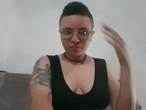 Snapshot of EdenJupiter chatting on 03/17/25, 10:17 EdenJupiter online show from 03/17/25, 10:17