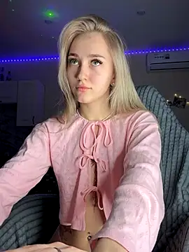 Snapshot of Good__Girl_ chatting on 10/23/25, 05:44 Good Girl online show from 10/23/25, 05:44