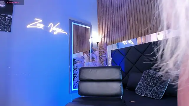 Snapshot of Zoevegass chatting on 01/13/25, 05:33 Zoevegass online show from 01/13/25, 05:33