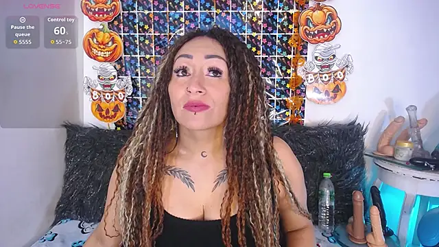 luna sofia69 online show from 10/25/25, 12:13