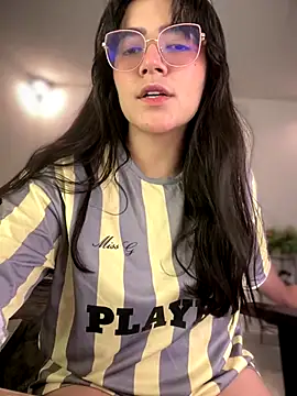 Lia flowers online show from 10/17/25, 05:10