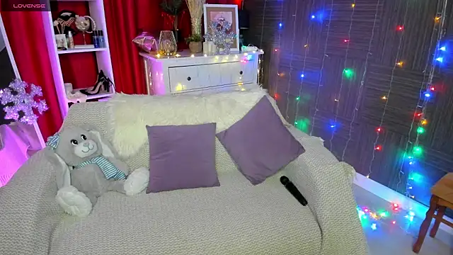 Snapshot of Queen_baby chatting on 12/31/24, 02:40 Queen baby online show from 12/31/24, 02:40