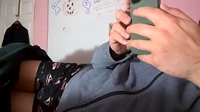 Snapshot of uncuthubs chatting on 10/30/25, 04:25 uncuthubs online show from 10/30/25, 04:25