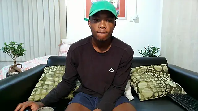 Snapshot of iCrushYenu chatting on 01/08/25, 11:41 iCrushYenu online show from 01/08/25, 11:41