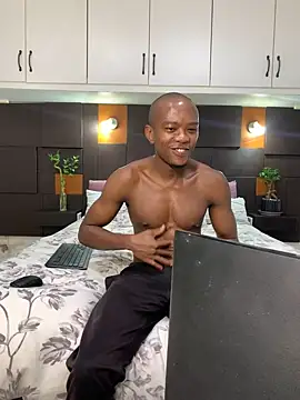 Snapshot of iCrushYenu chatting on 02/09/25, 01:00 iCrushYenu online show from 02/09/25, 01:00