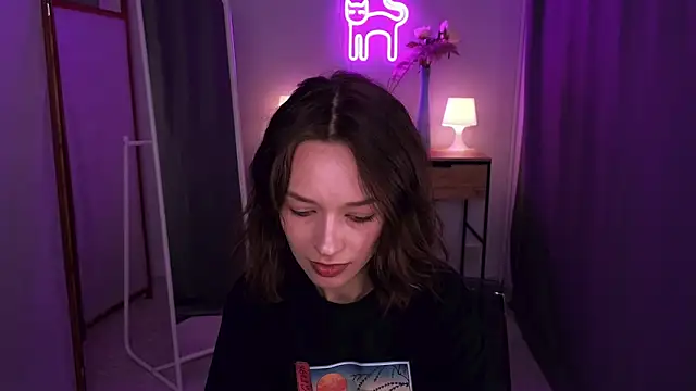 Snapshot of VivianLy_ chatting on 02/14/25, 09:56 VivianLy online show from 02/14/25, 09:56