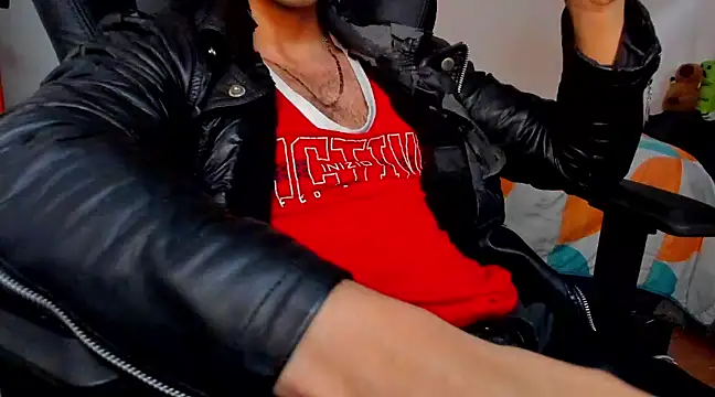 Snapshot of Tommy_Bred chatting on 03/17/25, 05:05 Tommy Bred online show from 03/17/25, 05:05