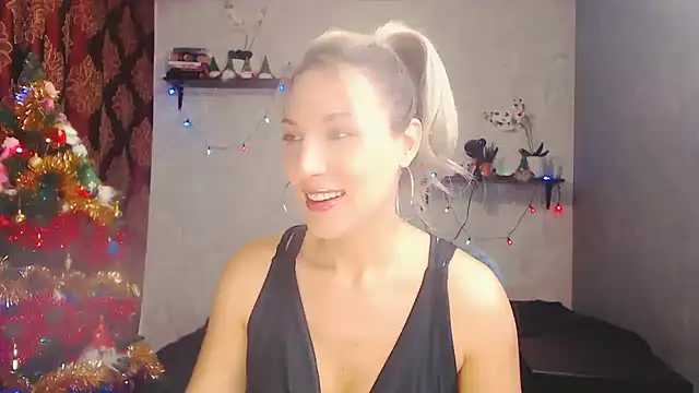 Snapshot of MillaXQueen chatting on 12/16/24, 04:23 MillaXQueen online show from 12/16/24, 04:23