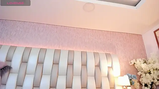 Rebeca jones online show from 02/07/25, 01:11