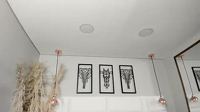 Rebeca jones online show from 09/17/25, 12:18