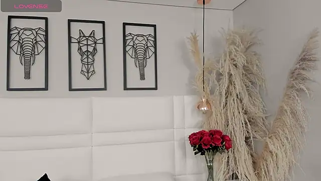 Rebeca jones online show from 10/17/25, 12:19