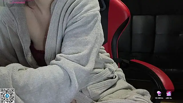 Snapshot of Mia_G0ld chatting on 11/09/25, 03:43 Mia G0ld online show from 11/09/25, 03:43