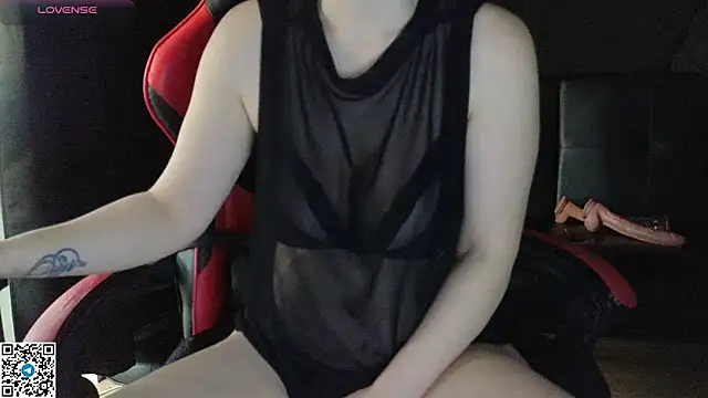 Snapshot of Mia_G0ld chatting on 11/13/25, 03:33 Mia G0ld online show from 11/13/25, 03:33