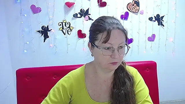 Snapshot of VanessaHotts chatting on 02/08/25, 06:01 VanessaHotts online show from 02/08/25, 06:01