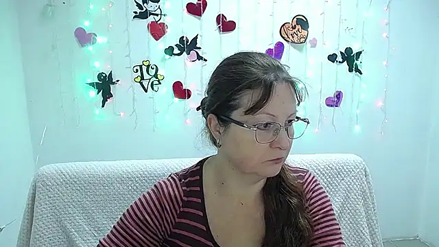 Snapshot of VanessaHotts chatting on 02/19/25, 06:00 VanessaHotts online show from 02/19/25, 06:00