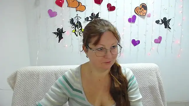 Snapshot of VanessaHotts chatting on 03/03/25, 06:04 VanessaHotts online show from 03/03/25, 06:04