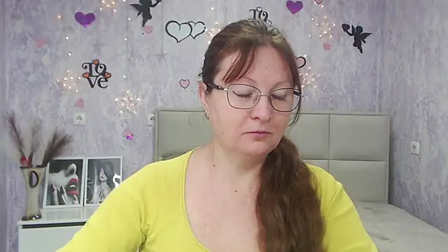 Snapshot of VanessaHotts chatting on 03/10/25, 06:05 VanessaHotts online show from 03/10/25, 06:05