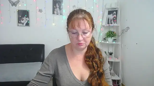 Snapshot of VanessaHotts chatting on 09/22/25, 04:58 VanessaHotts online show from 09/22/25, 04:58