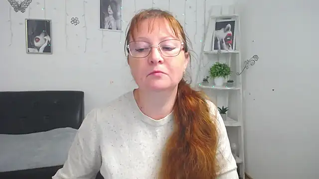 Snapshot of VanessaHotts chatting on 10/04/25, 05:05 VanessaHotts online show from 10/04/25, 05:05