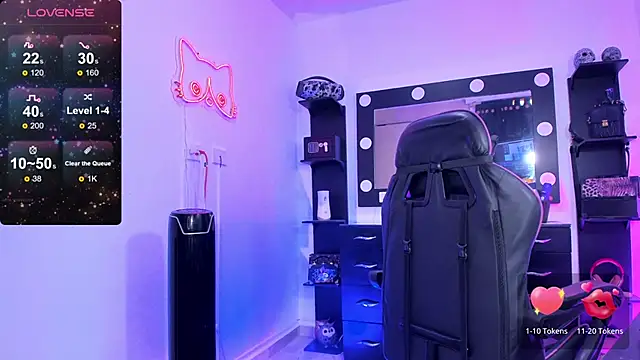 Snapshot of miss_kitty chatting on 10/31/25, 06:09 miss kitty online show from 10/31/25, 06:09