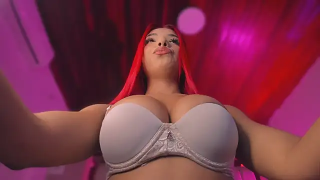 Snapshot of Emmily_Savage chatting on 11/07/25, 11:43 Emmily Savage online show from 11/07/25, 11:43