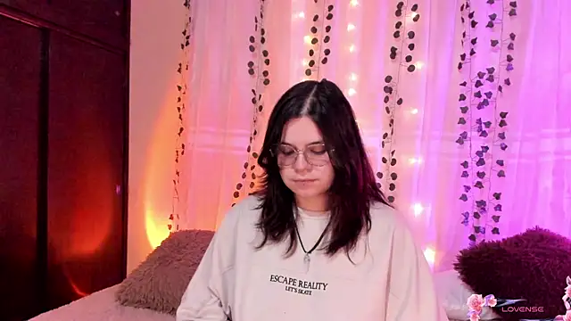 Snapshot of Mey_moon chatting on 12/04/24, 09:57 Mey moon online show from 12/04/24, 09:57