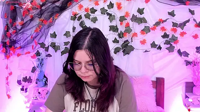 Snapshot of Mey_moon chatting on 02/06/25, 02:58 Mey moon online show from 02/06/25, 02:58