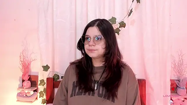 Snapshot of Mey_moon chatting on 02/16/25, 03:38 Mey moon online show from 02/16/25, 03:38