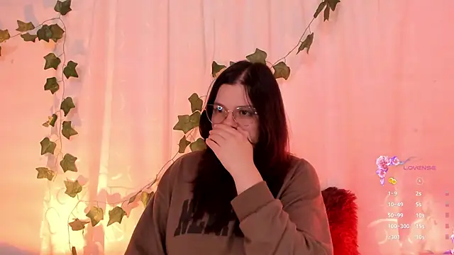 Snapshot of Mey_moon chatting on 03/21/25, 07:33 Mey moon online show from 03/21/25, 07:33