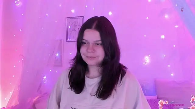 Snapshot of Mey_moon chatting on 09/12/25, 02:33 Mey moon online show from 09/12/25, 02:33