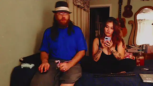 Geeznuts19 online show from 10/19/25, 03:40