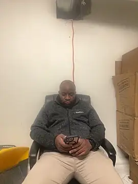 Snapshot of africandickxxl chatting on 10/31/25, 01:01 africandickxxl online show from 10/31/25, 01:01