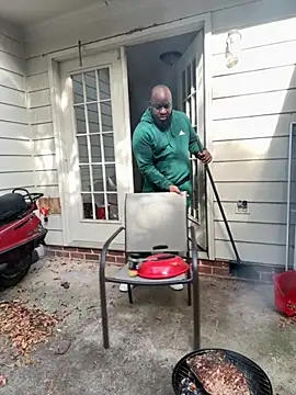 Snapshot of africandickxxl chatting on 11/15/25, 05:20 africandickxxl online show from 11/15/25, 05:20