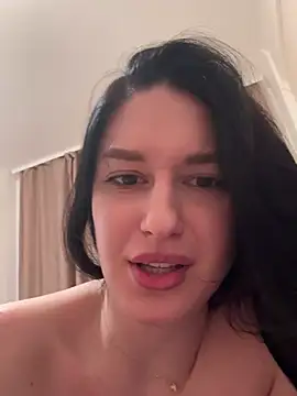 Snapshot of moniqque chatting on 01/14/25, 06:28 moniqque online show from 01/14/25, 06:28