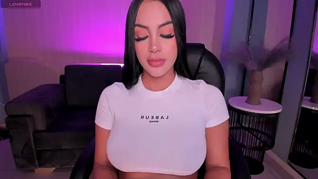 Snapshot of MileyCruz_ chatting on 02/13/25, 03:50 MileyCruz online show from 02/13/25, 03:50