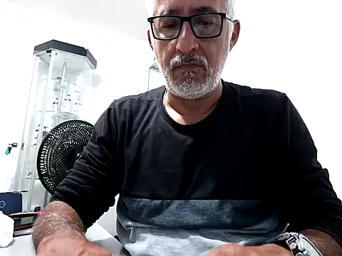 Snapshot of cenizo10124 chatting on 11/27/25, 02:57 cenizo10124 online show from 11/27/25, 02:57