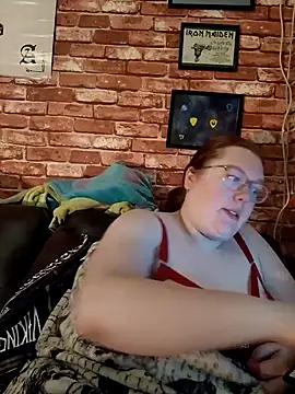 Snapshot of Sexycurvyemilyy chatting on 12/21/24, 10:40 Sexycurvyemilyy online show from 12/21/24, 10:40