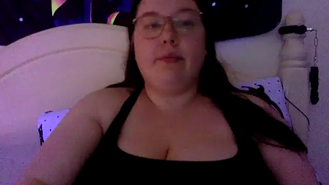 Snapshot of Sexycurvyemilyy chatting on 09/11/25, 10:21 Sexycurvyemilyy online show from 09/11/25, 10:21