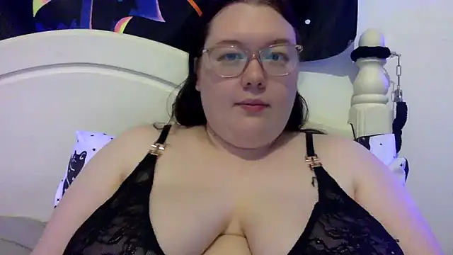 Snapshot of Sexycurvyemilyy chatting on 09/20/25, 10:00 Sexycurvyemilyy online show from 09/20/25, 10:00
