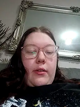 Snapshot of Sexycurvyemilyy chatting on 11/20/25, 06:40 Sexycurvyemilyy online show from 11/20/25, 06:40