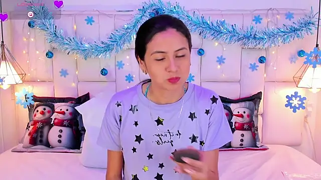 Snapshot of SarahSophia_ chatting on 12/16/24, 11:33 SarahSophia online show from 12/16/24, 11:33