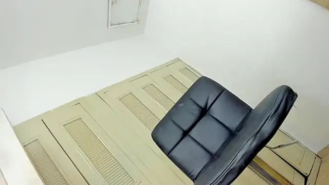 MissCarolinne online show from 01/05/25, 05:41