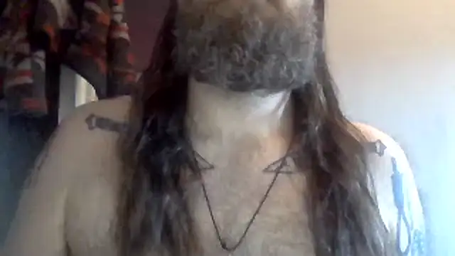 Snapshot of Thrillhouse chatting on 12/19/24, 10:24 Thrillhouse online show from 12/19/24, 10:24
