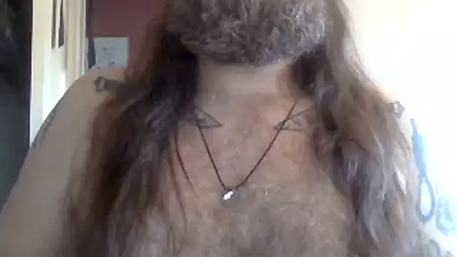 Snapshot of Thrillhouse chatting on 01/02/25, 11:52 Thrillhouse online show from 01/02/25, 11:52