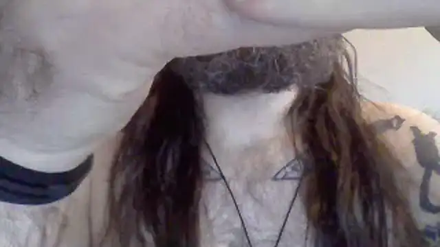 Snapshot of Thrillhouse chatting on 01/17/25, 10:44 Thrillhouse online show from 01/17/25, 10:44
