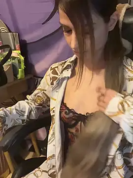 LaPetitechienne1 online show from 12/21/24, 09:47