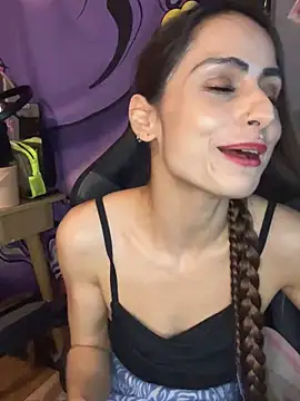 LaPetitechienne1 online show from 12/30/24, 12:00