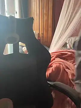 LaPetitechienne1 online show from 02/04/25, 08:24