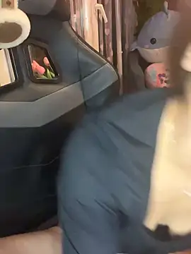 LaPetitechienne1 online show from 02/20/25, 03:45