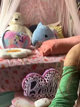 LaPetitechienne1 online show from 03/21/25, 12:50